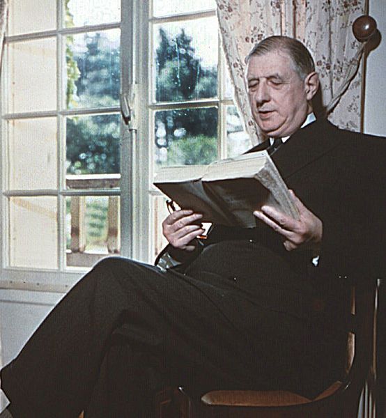 Charles de Gaulle lezend in La Boisserie